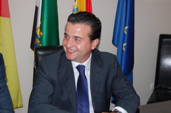 Caselles aboga por la unidad de gobierno y oposición en su discurso de investidura como nuevo alcalde de Moraleja