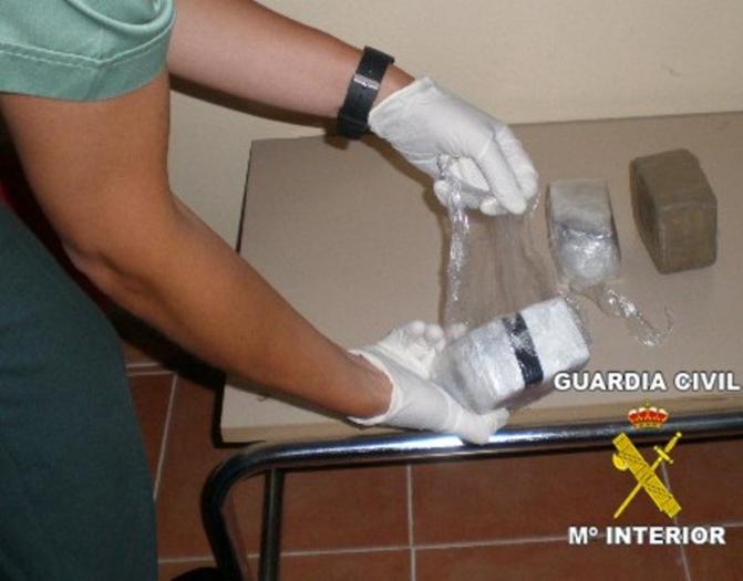 La Guardia Civil detiene a cuatro personas por tráfico de drogas en Calzadilla de los Barros y en Usagre