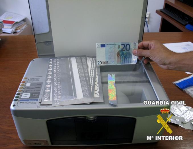 La Guardia Civil detiene a un joven de 20 años de Villafranca falsificador de billetes de 20 euros