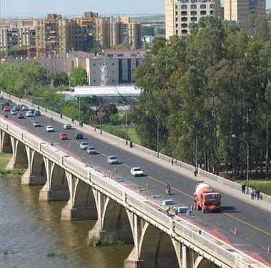 La Policía de Badajoz detiene a un menor por circular con una moto por dirección prohibida y a 100 Km/h