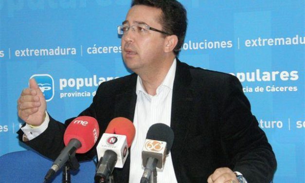 Fernando Manzano, actual secretario de los populares extremeños, será el nuevo presidente de la Asamblea