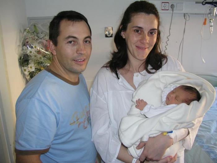 Nace el primer bebé de un matrimonio que reside en Pescueza tras 16 años sin registrarse un nacimiento