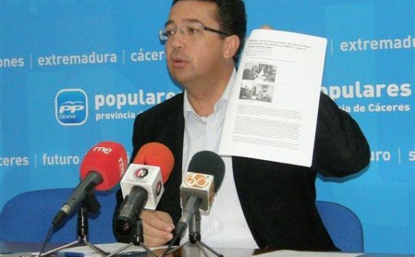 El presidente de la Asamblea de Extremadura anuncia recortes y austeridad en la gestión del hemiciclo