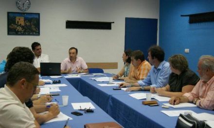 La Diputación de Cáceres repartirá sus delegaciones en cinco áreas de Gobierno y tendrá tres portavoces