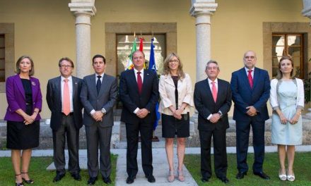 El presidente de la Junta pide a sus consejeros que trabajen con «pico y pala» para mejorar Extremadura