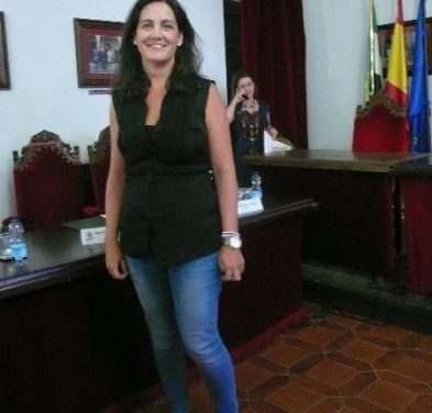 Almudena Domingo se convierte en la primera mujer del PP que será abanderada de San Juan de Coria