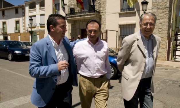 Laureano León abre su agenda de visitas oficiales por la provincia en el primer día festivo de Moraleja