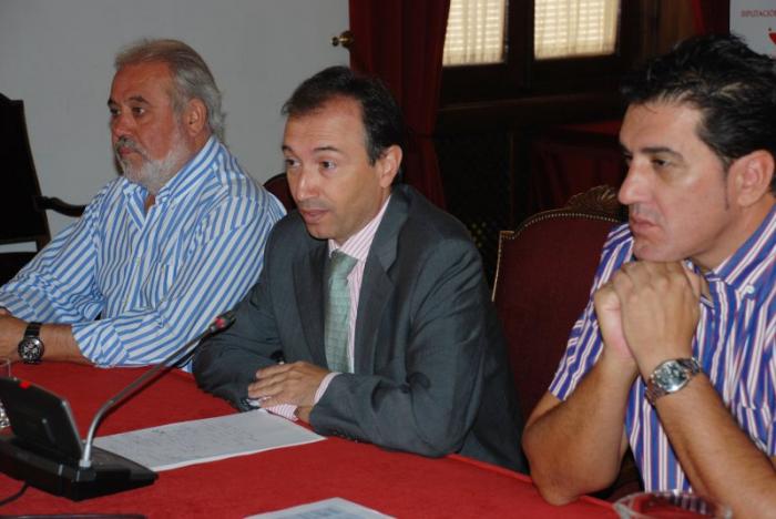 León anuncia que la Diputación ahorrará un millón de euros con un control de los gastos
