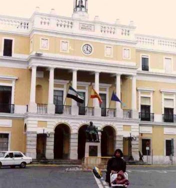 El presidente del TSJEx insta a la Junta y al Ayuntamiento pacense lleguen a un acuerdo sobre el Palacio de Justicia