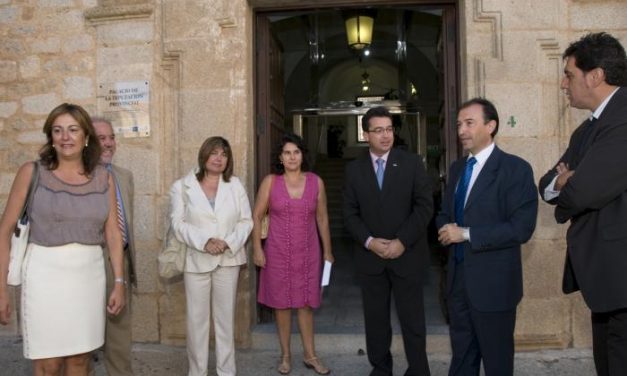 El presidente de la Diputación de Cáceres aboga porque las administraciones “recuperen la cercanía»