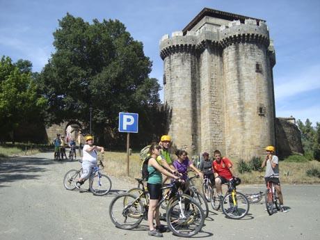 Los integrantes de la Escuela Taller Vía Argéntea de Premysa participan en una ruta cicloturista a Granadilla
