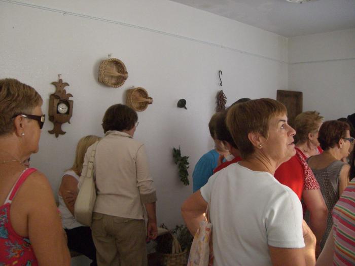 La casa de cultura de Cadalso acoge hasta el domingo una exposición de enseres y útiles de las cocinas antiguas