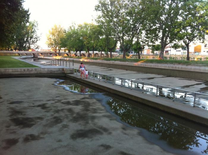 Moraleja cierra hasta el viernes la zona de baño de la piscina natural para proceder a la limpieza del canal