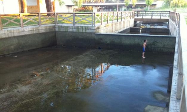 Moraleja cierra hasta el viernes la zona de baño de la piscina natural para proceder a la limpieza del canal