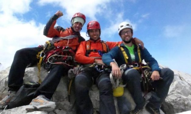 Los escaladores extremeños Juan José y Javier Cano ascienden la vía «Sueños de invierno» en Asturias