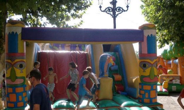El barrio de Las Angustias de Moraleja celebra sus fiestas de verano con espectáculos, bailes y juegos infantiles