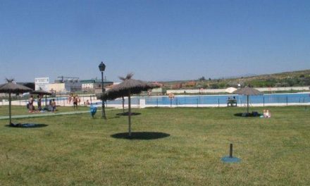 El SES ordena el cierre de la piscina municipal de Montehermoso por defectos en unas escalerillas