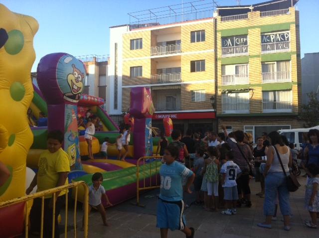 Gran éxito de participación en la cita  festiva organizada por los Vecinos de la Zona Centro de Moraleja
