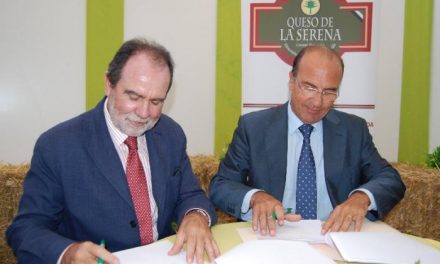 Los ganaderos e industriales de la DOP Queso de la Serena tendrán tarifas especiales de Caja Extremadura
