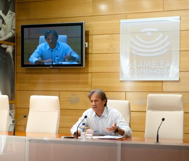Escobar deja claro que “las recetas de Cospedal y Aguirre no contarán con el respaldo de IU” en Extremadura