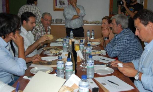 Un queso de «El Rosalejo», de la firma Queserex, gana la cata-concurso de la mejor Torta de la Serena 2011