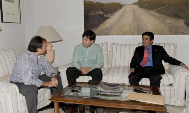 El presidente de la Diputación de Cáceres recibe al cónsul de Bolivia en Extremadura y Andalucía