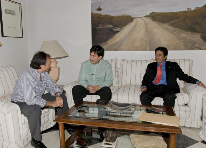 El presidente de la Diputación de Cáceres recibe al cónsul de Bolivia en Extremadura y Andalucía