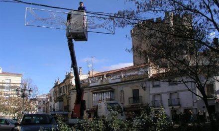 El Ayuntamiento de Coria renueva parte del alumbrado navideño y ahorrará entre un 30 y un 40% de energía