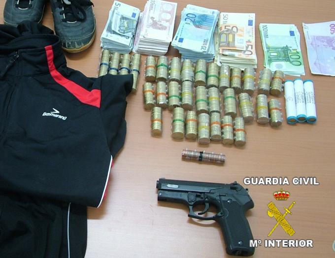 La Guardia Civil detiene al atracador de una entidad bancaria de Casas de Don Pedro que robó 8.000 euros