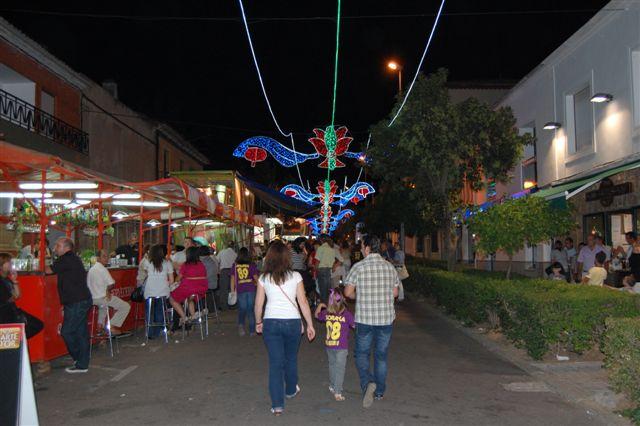 Leonardo Dantes animó con el «baile del pañuelo» y otras canciones el pregón de las fiestas de San Vicente