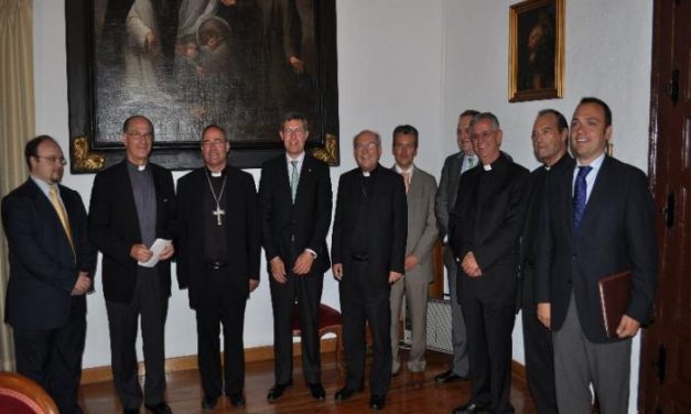 Los Obispados de las diócesis de Coria-Cáceres y Plasencia reciben una subvención de Caja Extremadura