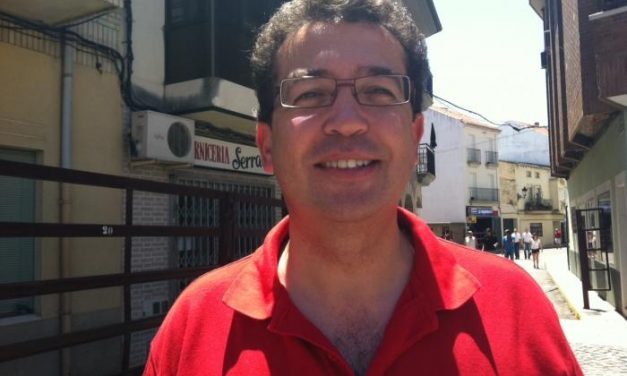 Manzano lamenta que el PSOE ataque a su chofer, que «es un trabajador», y defiende su profesionalidad