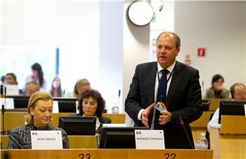 Monago analiza en Bruselas la situación del Eje 16 y el futuro de la PAC con los eurodiputados españoles