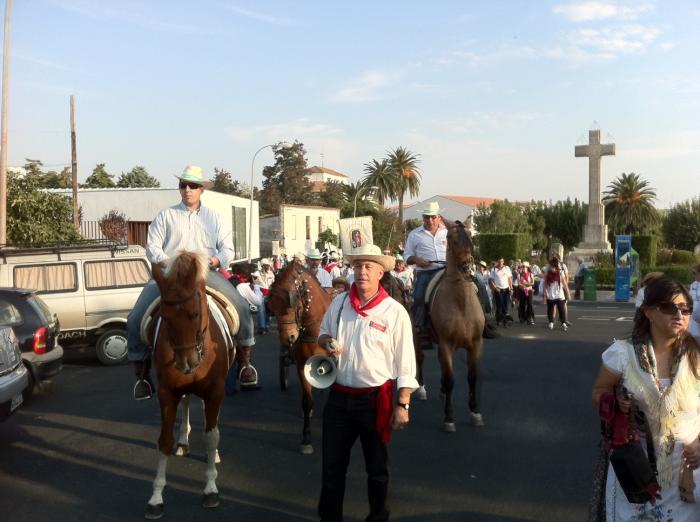 Casi cincuenta jinetes de la Asociación Ecuestre de Valencia participan en la ruta de San Pedro