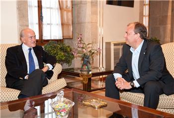 El presidente extremeño se reúne con el presidente de FCC para atraer inversiones a la región