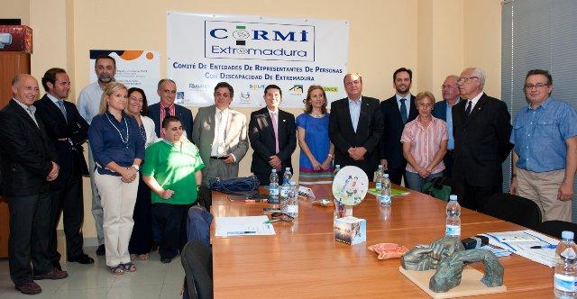 Monago se compromete con el CERMI Extremadura en la búsqueda de un modelo de financiación estable