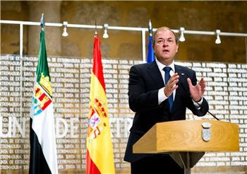El presidente extremeño muestra su apoyo a las víctimas ante el anuncio de la actividad armada de ETA