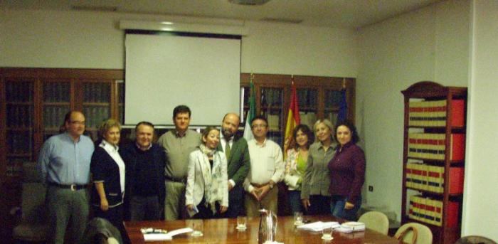 El Subdelegado del Gobierno en Cáceres, Fernando Solís, recibe a un grupo de médicos forenses de Turquía