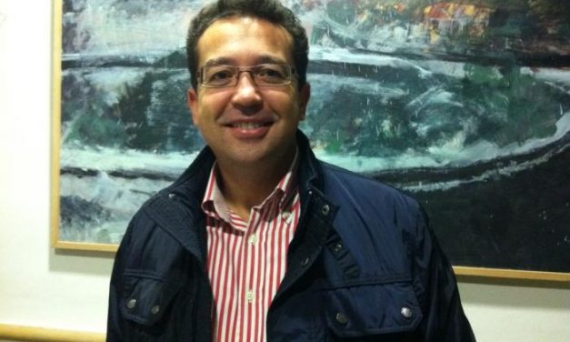Carlos Floriano exige la dimisión del Ministro Blanco por su presunta vinculación con casos de corrupción
