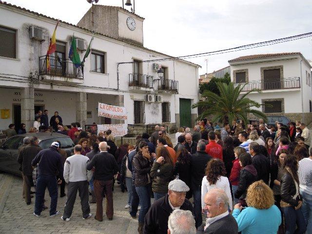 Vecinos de Guijo de Galisteo, Valrío y El Batán apoyan al que fuera alcalde Leopoldo Sánchez