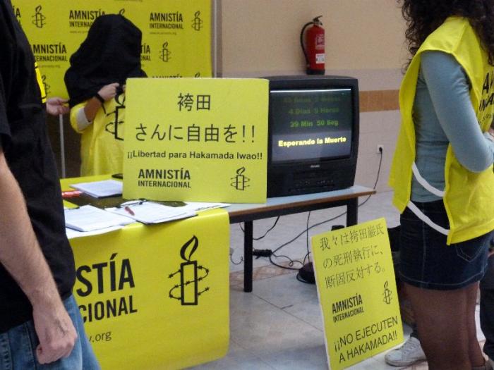 El grupo de Aministía Internacional de la universidad recoge firmas contra la pena de muerte