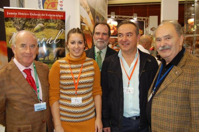 Extremadura homenajea al maestro de cocineros Luis Irizar en el certamen San Sebastián Gastronómika