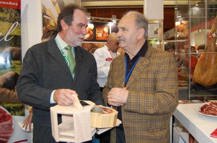 Extremadura homenajea al maestro de cocineros Luis Irizar en el certamen San Sebastián Gastronómika