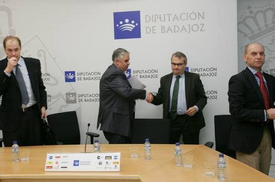 Los Grupos Socialista y Popular de la Diputación de Badajoz aprueban los Presupuestos de 2012