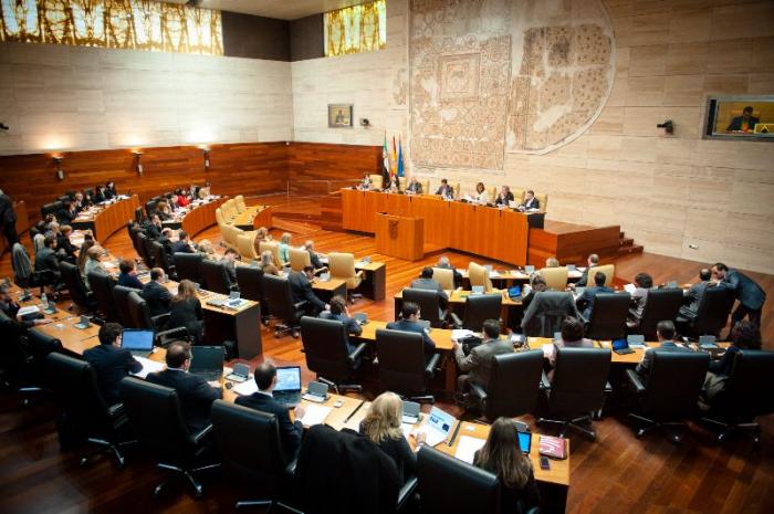 La Asamblea de Extremadura aprueba por unanimidad una declaración institucional contra la violencia de género