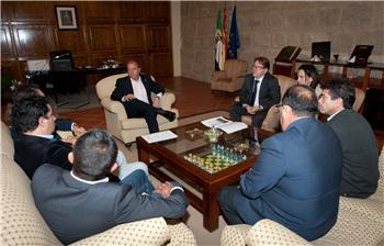 Monago se entrevista hoy en Elvas con alcaldes lusos y extremeños para pedir el mantenimiento del Lusitania