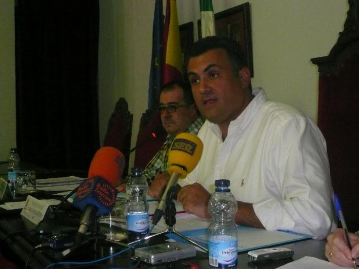 El pleno de Coria da luz verde al sueldo del alcalde con los votos en contra de PSOE y SIEX