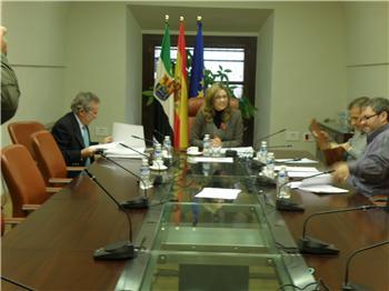 El Gobierno de Extremadura tiende la mano a la oposición para buscar acuerdos para el presupuesto de 2012