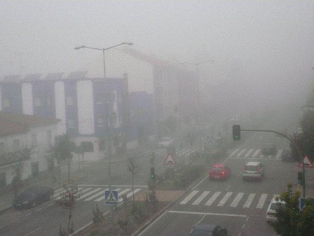 La niebla condiciona la circulación en la N-521, en Valencia de Alcántara, durante más de 100 km