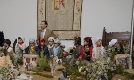El presidente de la Diputación de Cáceres inaugura el Belén navideño del Palacio de Carvajal